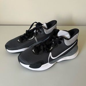 Nike Renew Elevate III Basketball Shoes 
Black White Wolf Grey